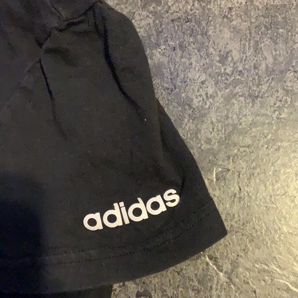 Adidas tee shirt. Size (S) - Picture 3 of 3